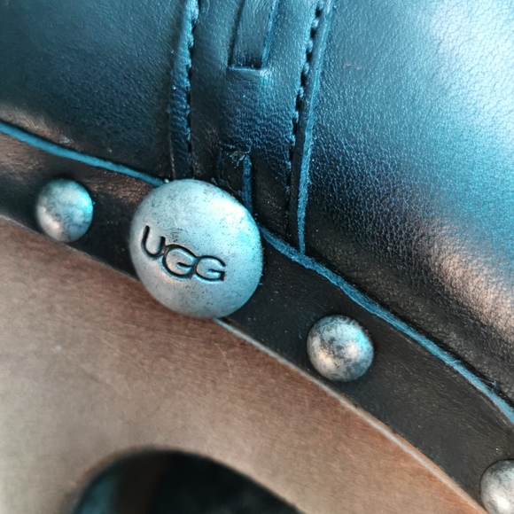 Uggs - Picture 2 of 7